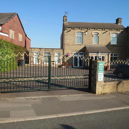 Geordie Pride Lodge Liversedge ภายนอก รูปภาพ